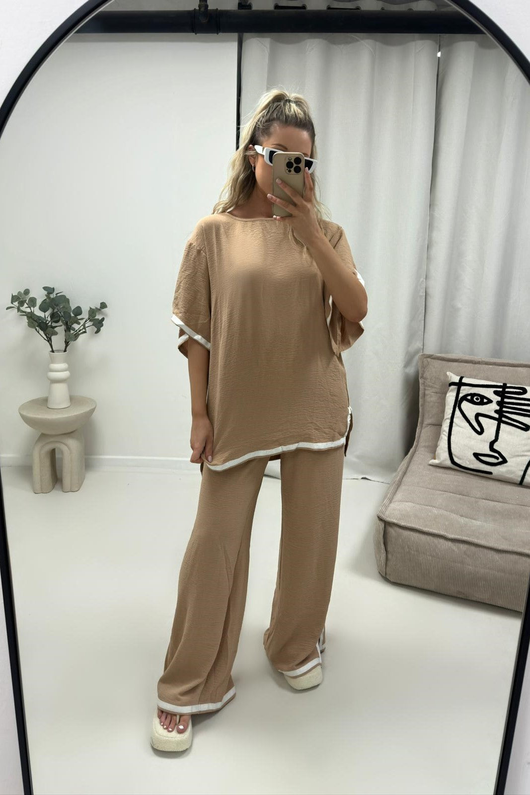 Lightweight Contrast Hem Oversized T-shirt and Trouser Lounge Co-Ord in 2 Colours