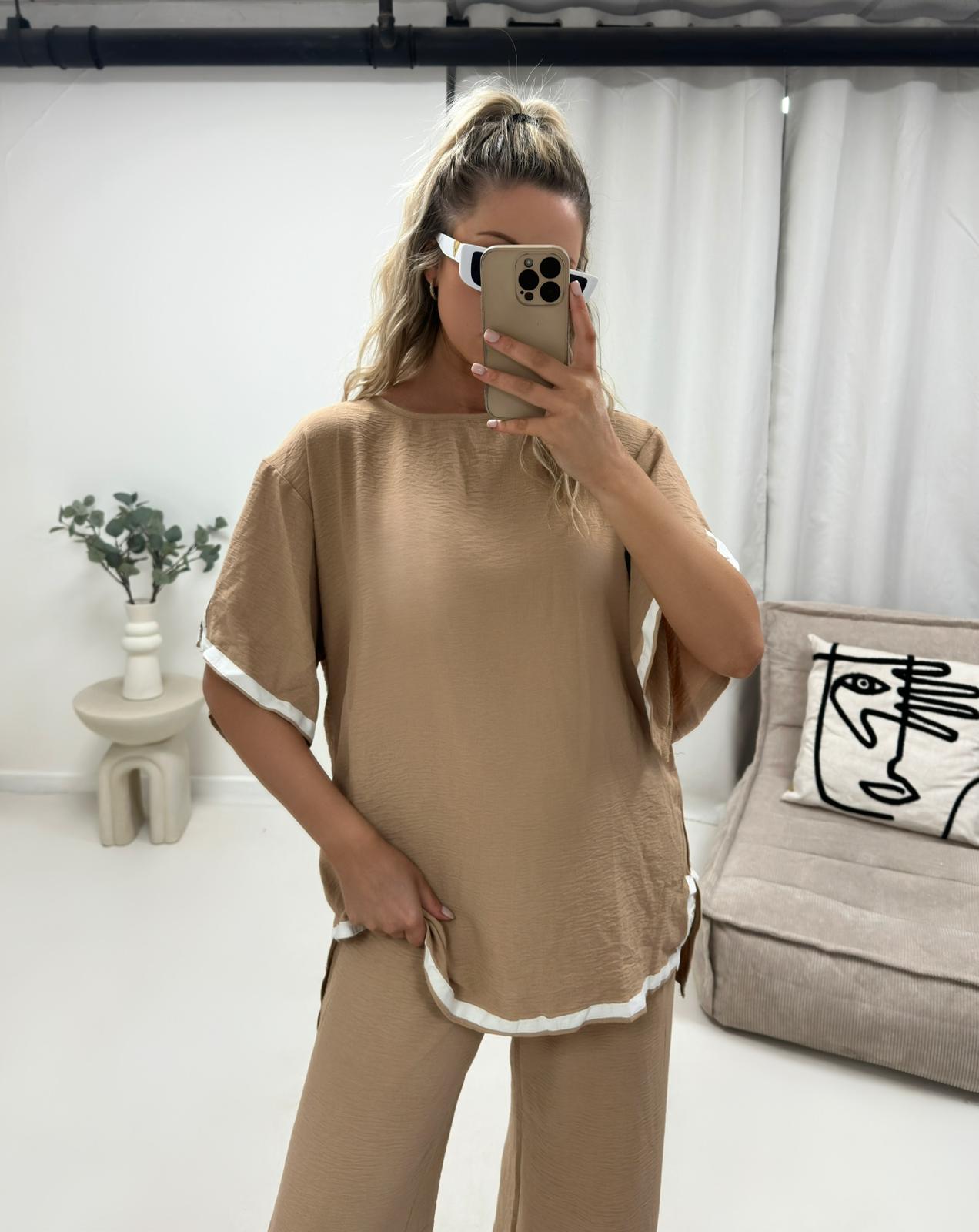 Lightweight Contrast Hem Oversized T-shirt and Trouser Lounge Co-Ord in 2 Colours